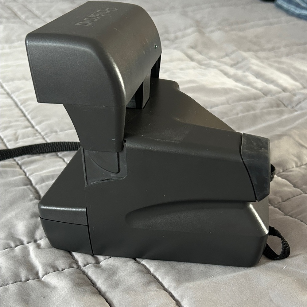 Polaroid OneStep Closeup Instant Camera - Charcoal Gray - Picture 2 of 5